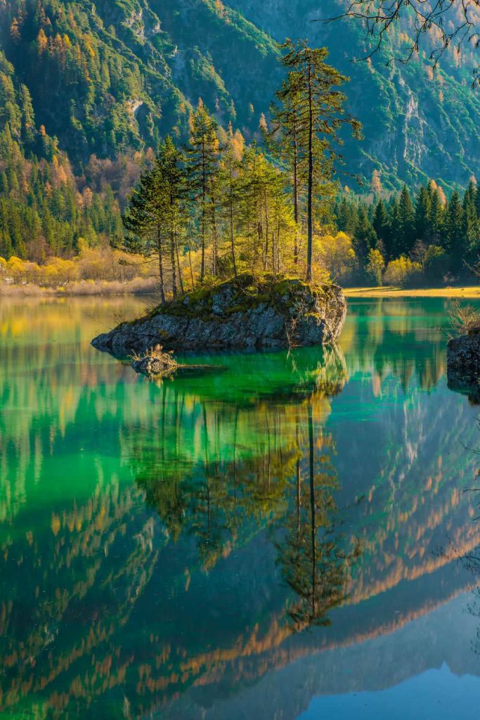 Lake reflections of mountain